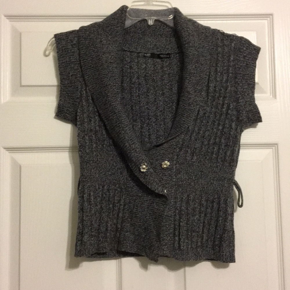 Maurice’s Gray short sleeved sweater